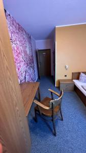 Postel nebo postele na pokoji v ubytování Bartels Stadt-Hotel