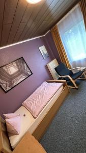 Postel nebo postele na pokoji v ubytování Bartels Stadt-Hotel