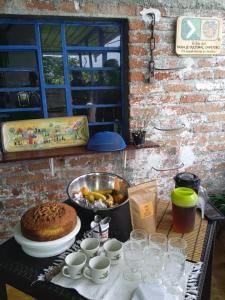 a table with a cake and a bowl of fruit at Santa Irene de Palomino - Sevilla Valle del Cauca in Sevilla