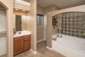 a bathroom with a tub and a sink at Villa La Isla PANORAMIC VIEWS, Outdoor Kitchen, sleeps 16 in Lake Havasu City