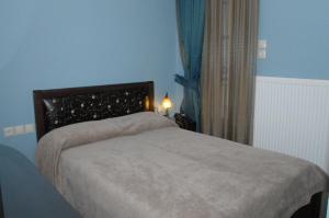 A bed or beds in a room at Hotel Filoxenia