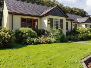 a house with a green lawn at Lilyvale in Camelford
