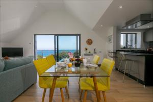Η κουζίνα ή μικρή κουζίνα στο Bay View +32 φωτογραφίες