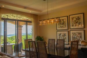 Ruang duduk di Jobo 1 Luxury Apartment - Reserva Conchal