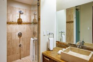 Bilik mandi di Jobo 1 Luxury Apartment - Reserva Conchal