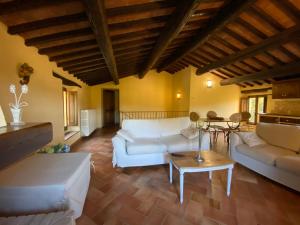 a living room with a white couch and a table at Agriturismo Popolano Di Sotto in Marradi