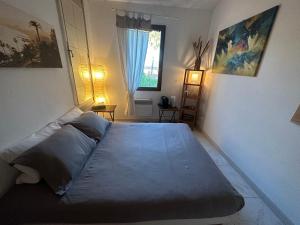 Voodi või voodid majutusasutuse Chambre privé avec Sdb privative toas