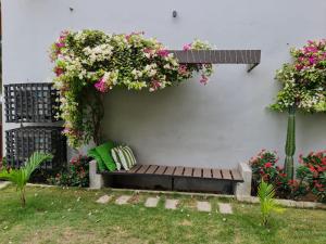 Serenity Residences & Spa - Kokrobite Beach外面的花园