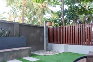 Serenity Residences & Spa - Kokrobite Beach外面的花园