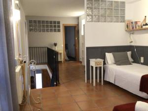 a bedroom with a bed and a tiled floor at Lo corralet in Torre del Compte