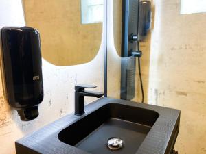 Fotografija u galeriji objekta Modern Black Studio Penthouse En Valle De Incles - Parking Gratis l by BonesVacances u gradu Kaniljo +22 fotografije