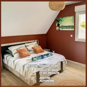 Postel nebo postele na pokoji v ubytování Chambre Zen - SDB WC Privatif - Entrée autonome - Grande TV NETFLIX