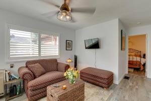 Istumisnurk majutusasutuses Cozy Reno Vacation Rental Less Than 1 Mi to Midtown!