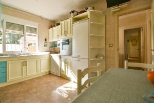 Kuchnia lub aneks kuchenny w obiekcie Casa CAMPOAMOR