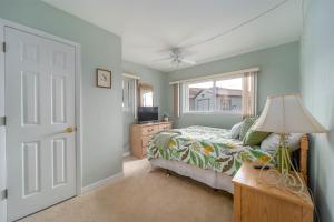 Ένα ή περισσότερα κρεβάτια σε δωμάτιο στο Peace River Retreat Waterfront w Heated Pool +23 φωτογραφίες