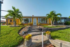 Κήπος έξω από το Peace River Retreat Waterfront w Heated Pool