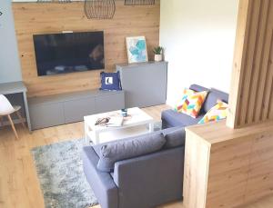 a living room with a couch and a tv at Spokojna Marina in Puck