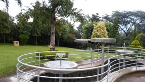 Κήπος έξω από το Crown Suites Ltd Mbale