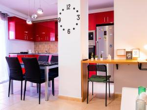 a kitchen with red cabinets and a table and chairs at Live Victoria Santo Domingo in La Victoria de Acentejo