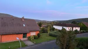 an aerial view of a house and a street at Gästezimmer „Ellmau“ in Reinhardshagen