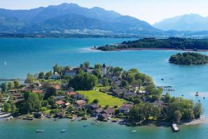 an island in the middle of a body of water at KampenZeit Ferienwohnung-traumhafter Panoramablick in Aschau im Chiemgau