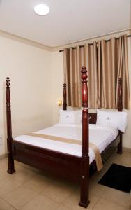 Postel nebo postele na pokoji v ubytování Ubuntu Palace Hotel Kampala + 26 fotografií