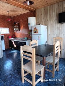 Η κουζίνα ή μικρή κουζίνα στο Hospedaje Tierra & Mar +7 φωτογραφίες