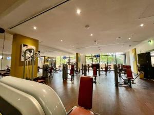 Fitness centrum a/nebo fitness zařízení v ubytování Dar Vacation - Spacious Seaview 2BR Apartment