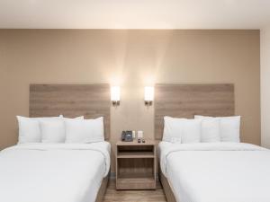 Postel nebo postele na pokoji v ubytování Hotel Mesaluna Short & Long Stay