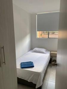 Cama ou camas em um quarto em Apartamento Amoblado en Medellin x Meses