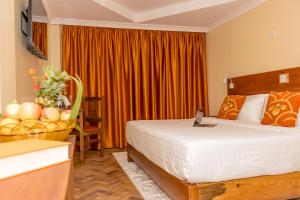 Voodi või voodid majutusasutuse The Glacier Hotel Nanyuki toas