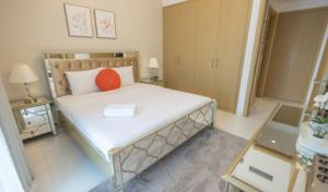 Postel nebo postele na pokoji v ubytování Opulent 1BR APT Offering Huge Discount @Creekside