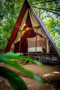 命卡的住宿－Rio Elemento，森林中间的帐篷