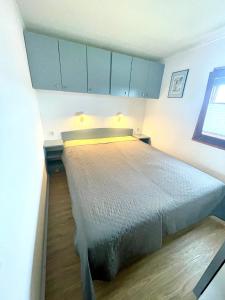 a bedroom with a large bed with blue cabinets at FeWo-Krone in Heringsdorf