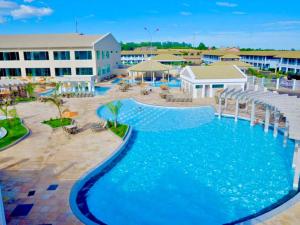 uma grande piscina num resort com um edifício em Lacqua Diroma I A 5 CN-GO em Caldas Novas mais 15 fotografias