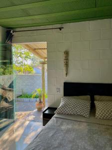 Un pat sau paturi într-o cameră la Cabanas Prema
