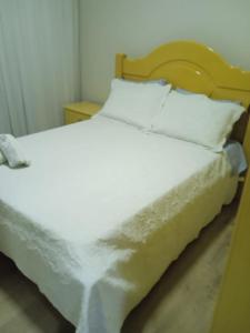 Lova arba lovos apgyvendinimo įstaigoje Casa em bairro Nobre, valor da diária por quarto em casa compartilhada
