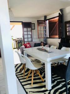 a living room with a white table and chairs at Chambre d'Hôtes Punch Bas du Fort in Le Gosier +21 photos