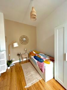 a bedroom with a bed and a rug at Appartement entier en plein coeur du centre ville in Compiègne