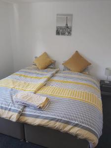 Postel nebo postele na pokoji v ubytování 3 bedrtoom comfortable house