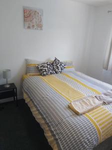 Postel nebo postele na pokoji v ubytování 3 bedrtoom comfortable house