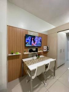 TV i/ili zabavni centar u objektu Makati Luxury Retreat with Wi-Fi and Netflix