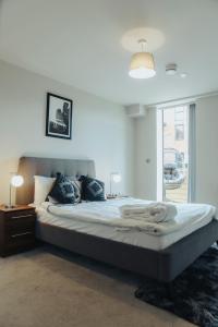 a bedroom with a large bed with two pillows on it at Stunning 2-Bed Apartment in Birmingham City Center in Birmingham