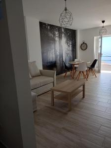 a living room with a couch and a table at La Lunita in Valverde