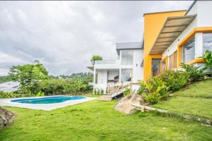 an image of a house with a swimming pool at Espectacular Quinta privada in Viotá