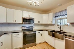 Gallery image of Cozy Stafford Home with Outdoor Pool Pets Welcome! in Strafford