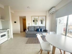 Un lugar para sentarse en Saavedra 118 6F by depptö