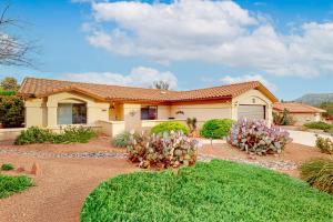 a house with a garden in front of it at Sky Trail Retreat in Sedona