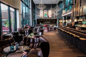 A restaurant or other place to eat at Motel One Wien Westbahnhof