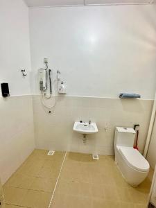 Ett badrum på Shaleishah Homestey